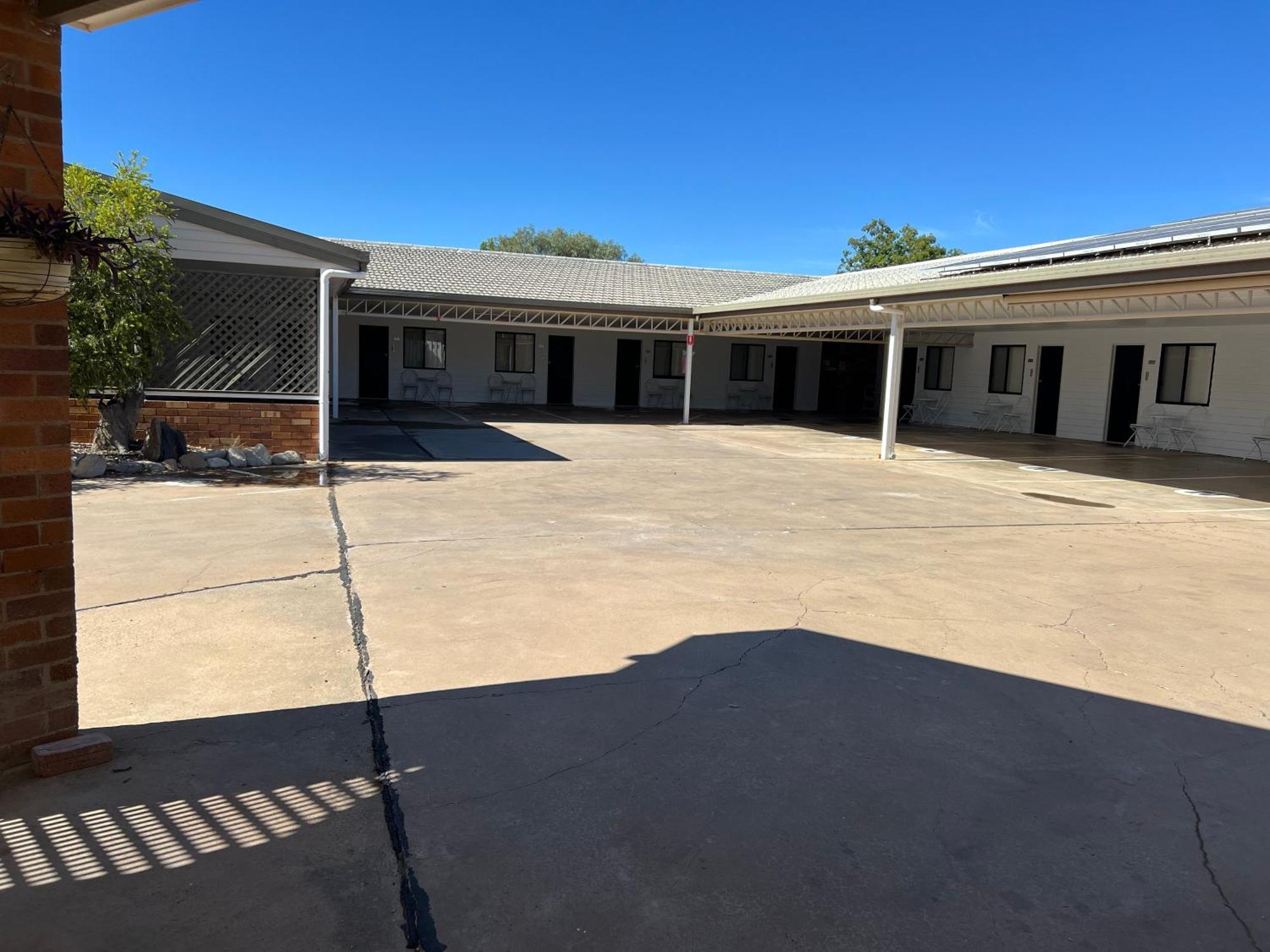 Abajaz Motel-Central-King Bed-Shaded Parking Longreach Bagian luar foto