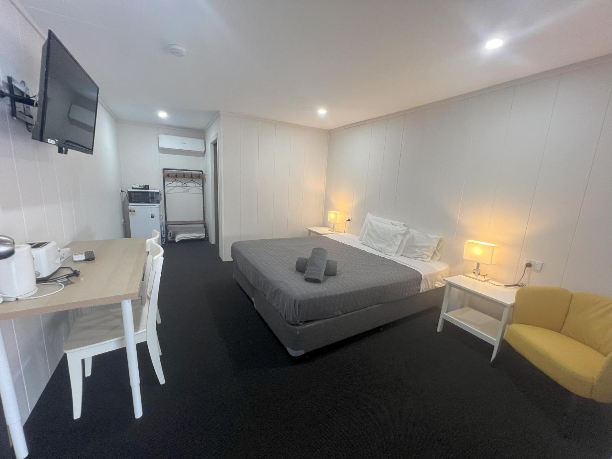 Abajaz Motel-Central-King Bed-Shaded Parking Longreach Bagian luar foto