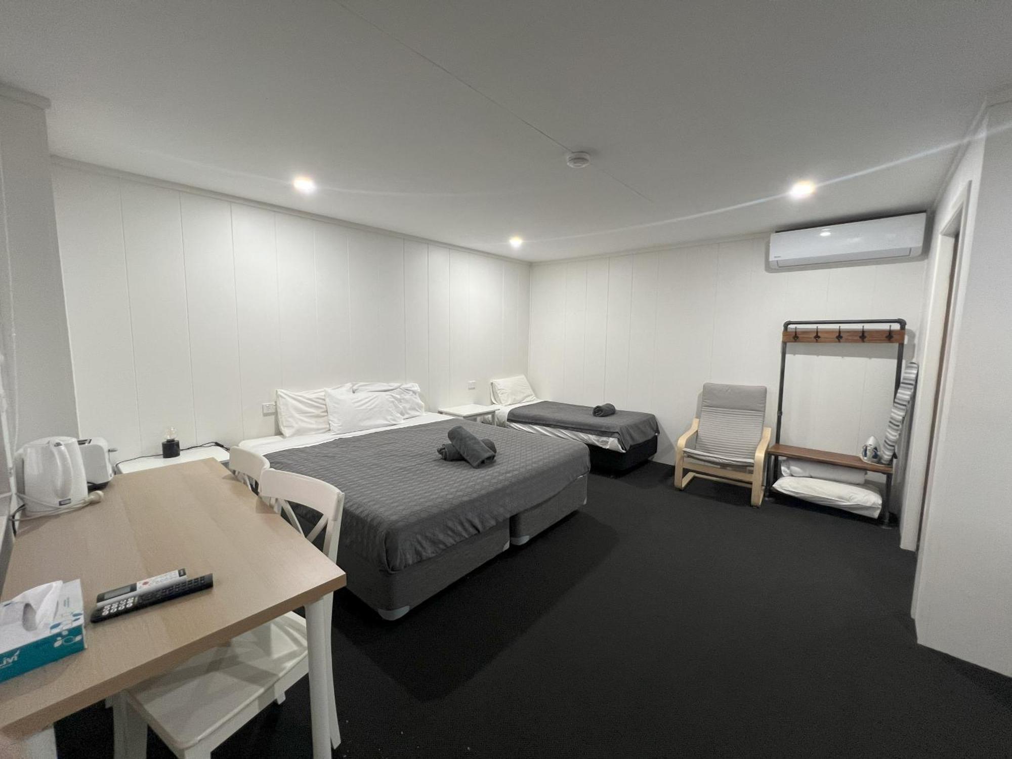 Abajaz Motel-Central-King Bed-Shaded Parking Longreach Bagian luar foto
