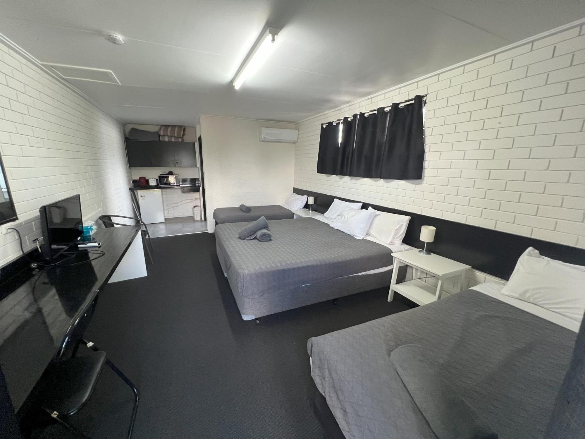 Abajaz Motel-Central-King Bed-Shaded Parking Longreach Bagian luar foto