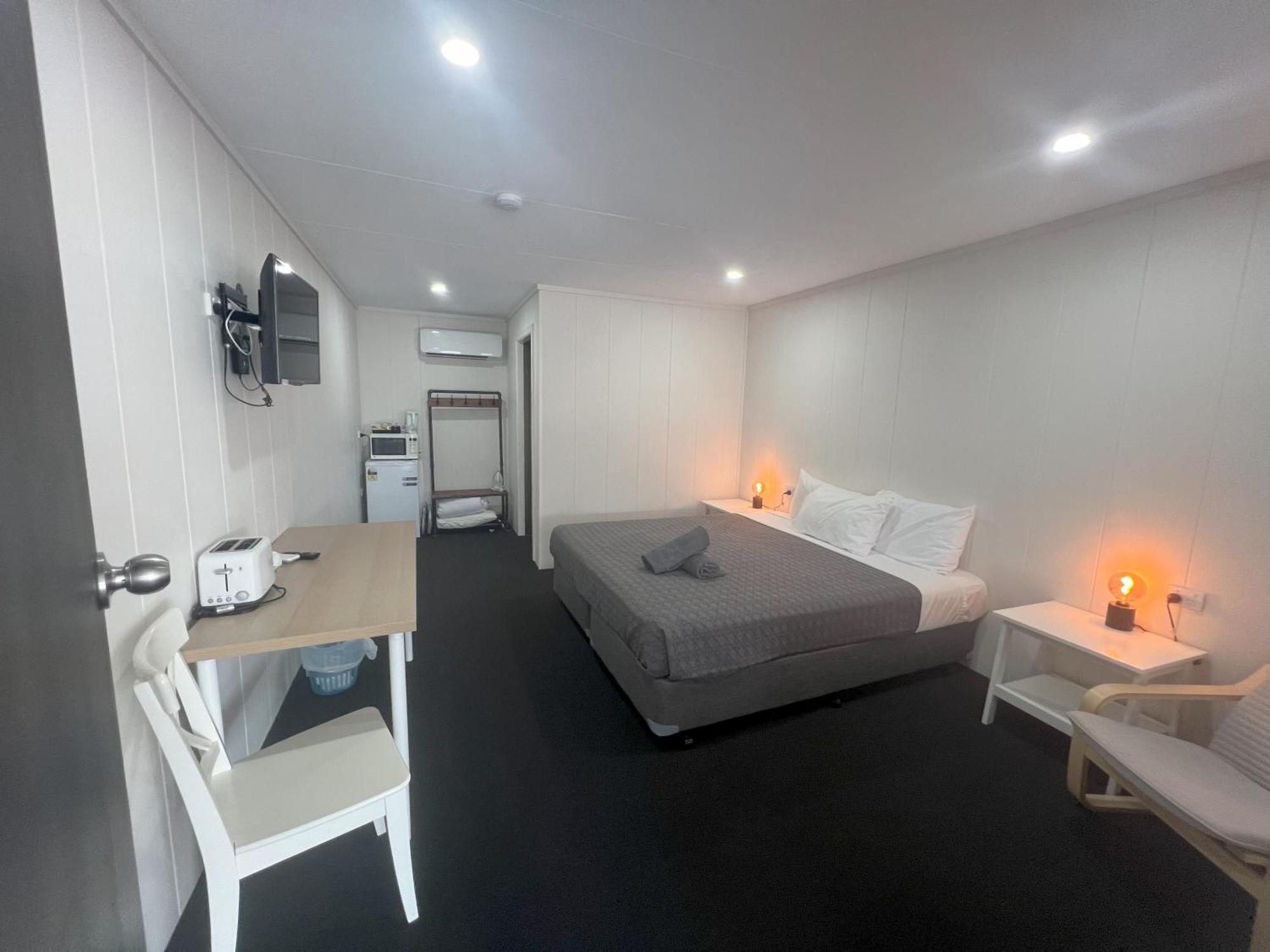 Abajaz Motel-Central-King Bed-Shaded Parking Longreach Bagian luar foto