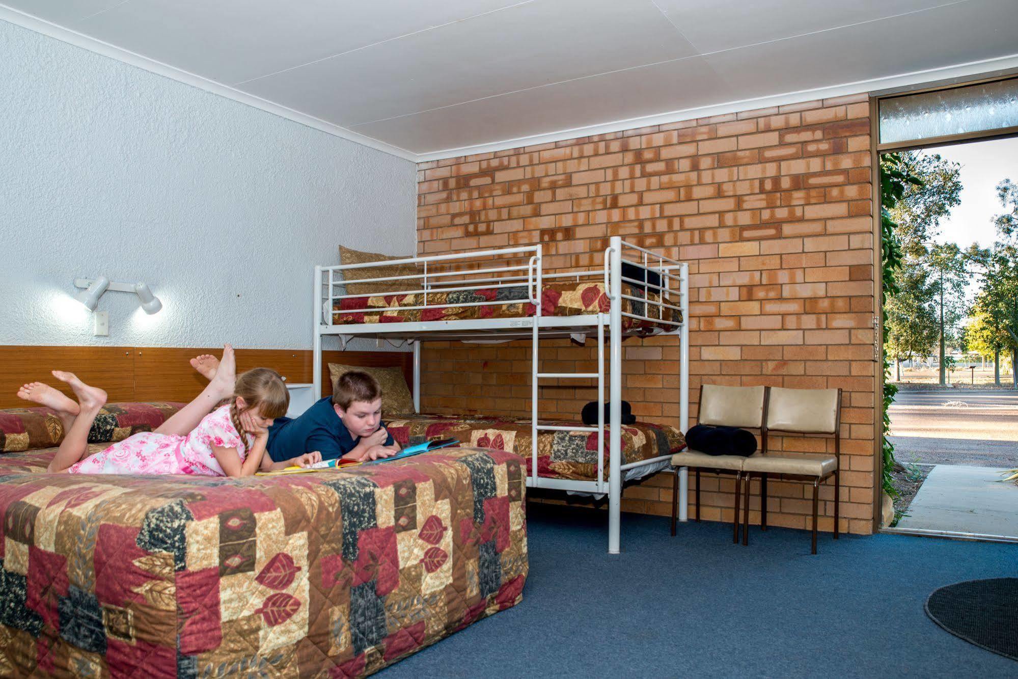Abajaz Motel-Central-King Bed-Shaded Parking Longreach Bagian luar foto