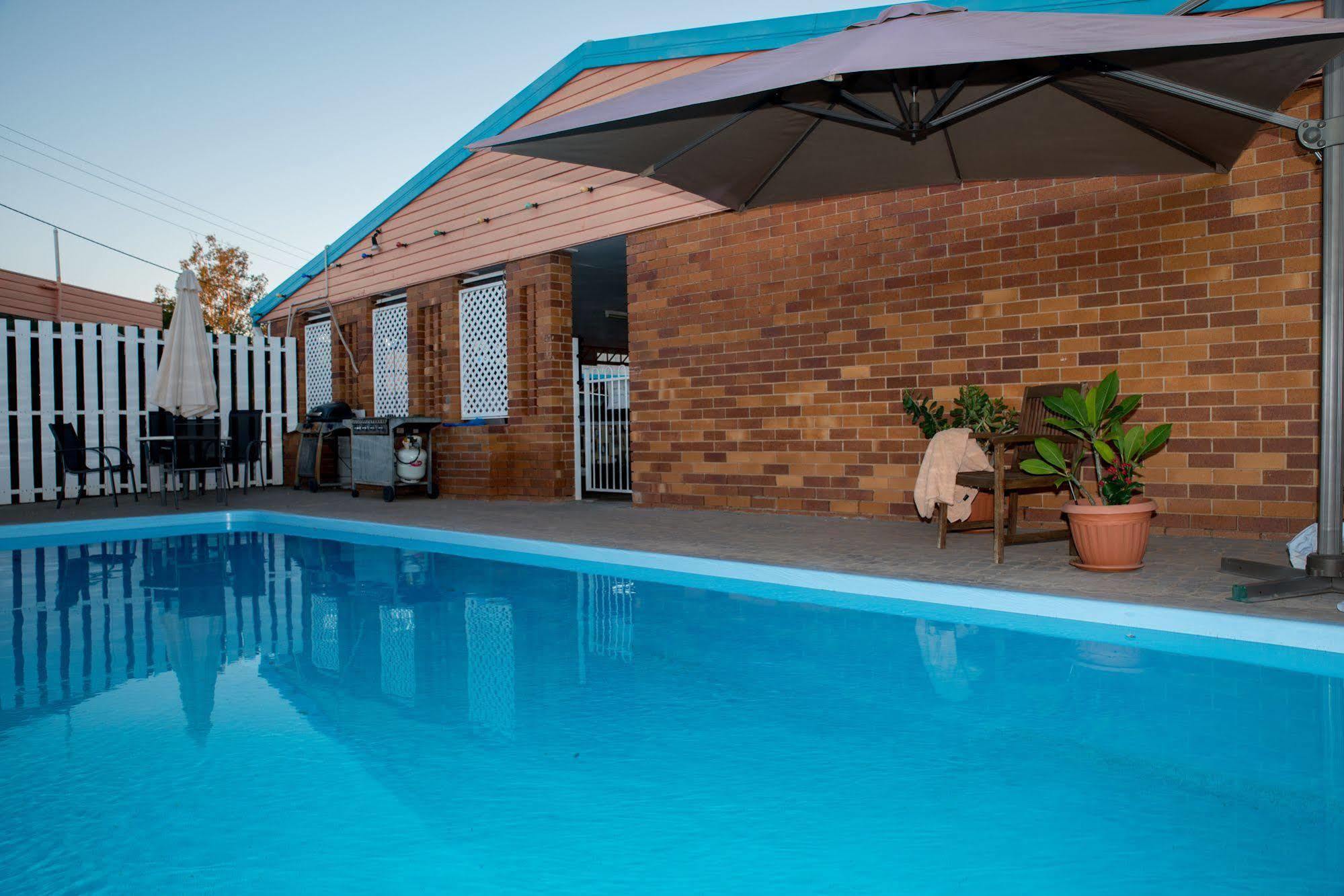 Abajaz Motel-Central-King Bed-Shaded Parking Longreach Bagian luar foto